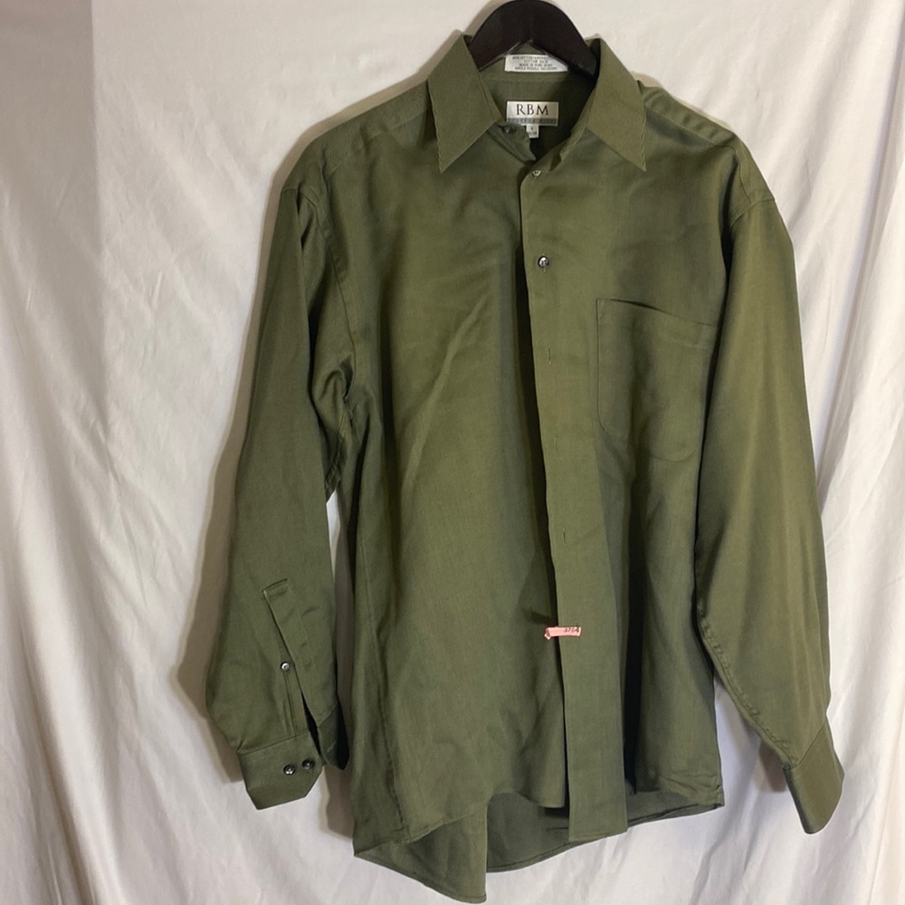 Men’s dress shirt size 15 32-33